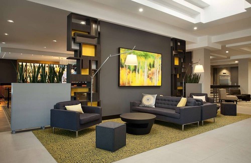 Heather Gardens Hotel | Radisson Hotel Denver-Aurora