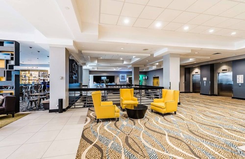 Heather Gardens Hotel | Radisson Hotel Denver-Aurora