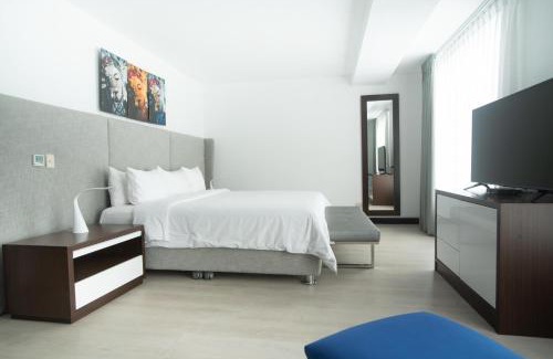 Petit Jean Ocharan Hotel | Radisson Hotel Decapolis Miraflores