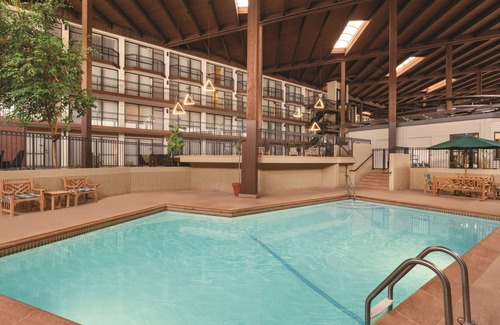 Lenexa Hotel | Radisson Hotel Lenexa Overland Park