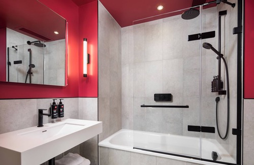 St. Margarets and North Twickenham Hotel | Radisson RED London Twickenham