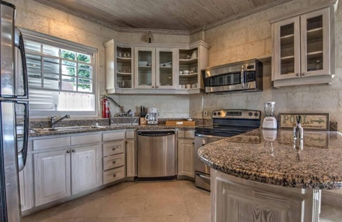 Fitts Village Villa | Radwood Beach Villa No. 1