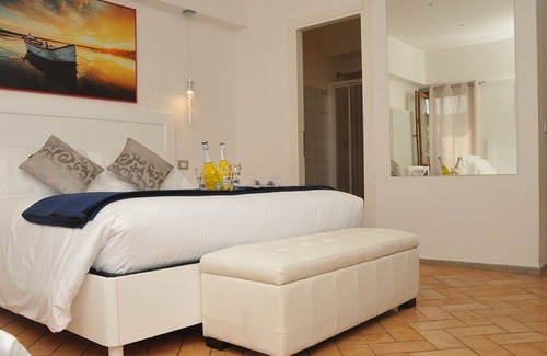 Castel Gandolfo Bed & Breakfast | Raffaello Suite at Atlantis Inn of Castel Gandolfo