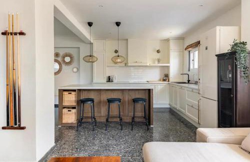 Loutraki House | Rafia Loft Loutraki - Heated Pool & Billiard I Beach