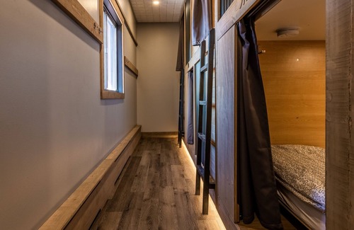 East Kootenay Hotel | Raging Elk Adventure Lodging