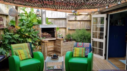 Raglan House | Raglan West Retro Beach Vibe Accommodation
