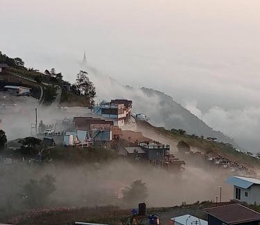 Lom Kao Hotel | Rai Saeng Tawan at Phu Thap Buek