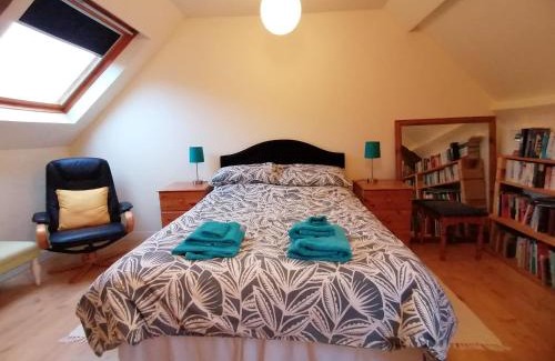Saint-Nicolas-du-Pelem Apartment | Rainbow Cottages