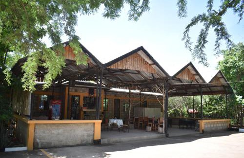 Boma la Ngombe Cabin | Rainbow Executive Lodge
