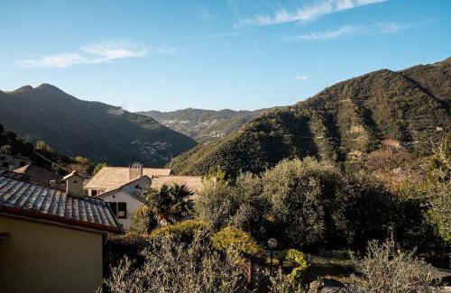 Vescina House | [Rainbow house]- with Jacuzzi-wifi-garden-balcony-parking