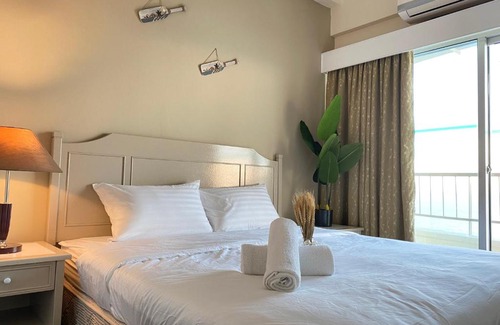 Tanjung Bungah Apartment | Rainbow Paradise by Plush