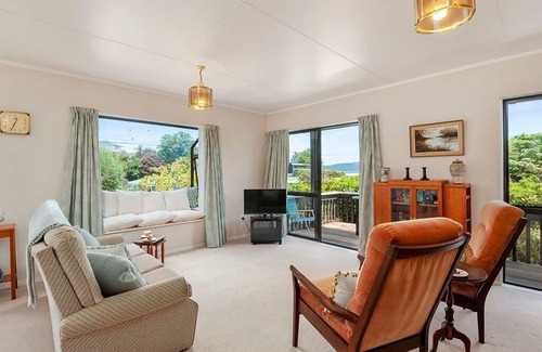 Rainbow Point House | Rainbow Point Gem - Lake Taupo Bach
