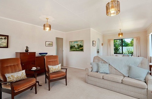 Rainbow Point House | Rainbow Point Gem - Lake Taupo Bach