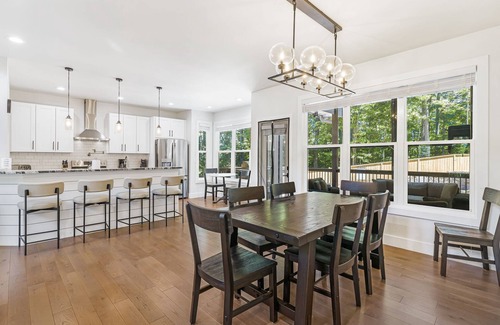 Avery Creek House | Rainbow’s Edge | Mountain Views, Hot Tub, Game Room & Gourmet Kitchen