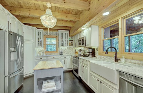 Lake Toxaway Cabin | Rainbow's End Mountain Lake House