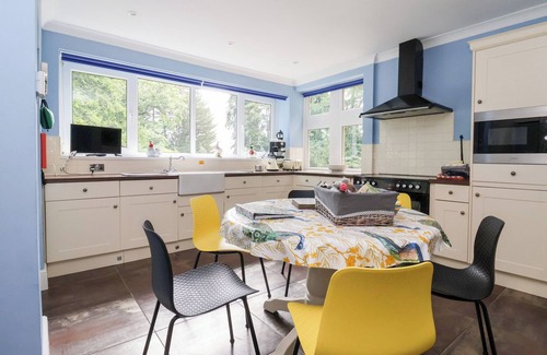 Scarborough House | RAINCLIFFE MANOR, family friendly, with a garden in Scarborough