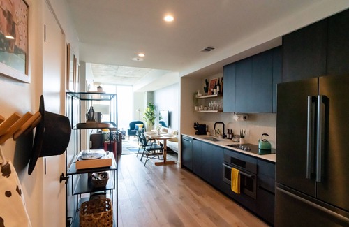 Travis Heights Condo | Rainey St Retreat/F1 Stay, Min to UT, Moody, 6th