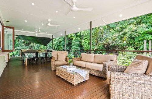 Aeroglen Apartment | Rainforest Retreat - Top Haven