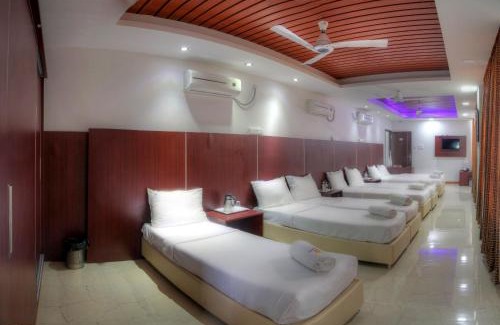 Vijayanagar 1st Stage Hotel | Rajmahal Inn