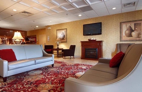 East Syracuse Hotel | Ramada by Wyndham East Syracuse Carrier Circle
