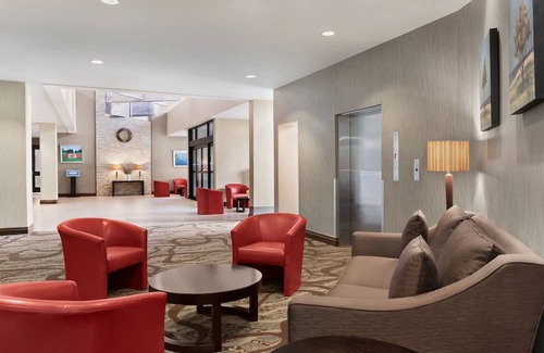 Belleville Hotel | Ramada by Wyndham Belleville Harbourview Conference Center