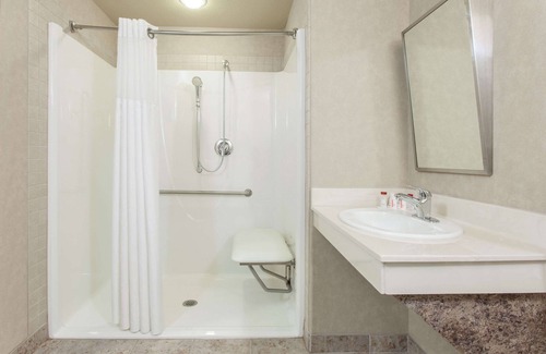 Camrose Hotel | Ramada by Wyndham Camrose
