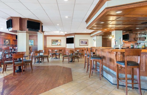 Cumberland Hotel | Ramada by Wyndham Cumberland Downtown