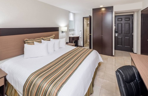 Downtown Culiacan Hotel | Ramada by Wyndham Hola Culiacan