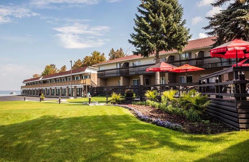Georgina Hotel | Ramada by Wyndham Jacksons Point
