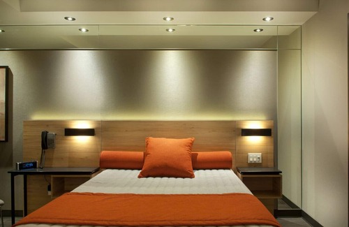 Laval Hotel | Ramada by Wyndham Laval