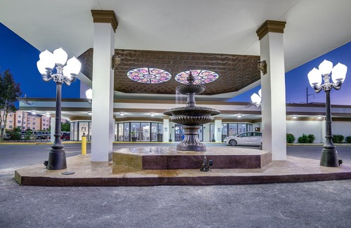 Metairie Hotel | Ramada by Wyndham Metairie New Orleans Airport