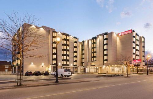 Niagara Falls Hotel | Ramada By Wyndham Niagara Falls near the Falls