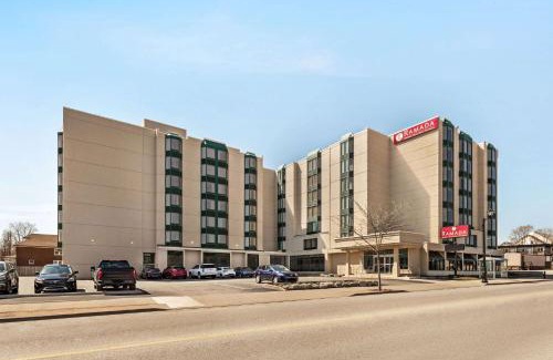 Niagara Falls Hotel | Ramada By Wyndham Niagara Falls near the Falls