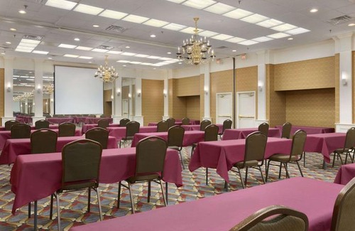 Rochelle Park Hotel | Ramada by Wyndham Rochelle Park Near Paramus