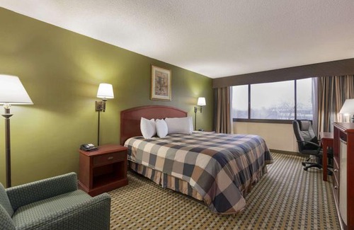 Rochelle Park Hotel | Ramada by Wyndham Rochelle Park Near Paramus