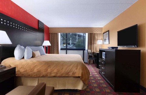 Rochelle Park Hotel | Ramada by Wyndham Rochelle Park Near Paramus
