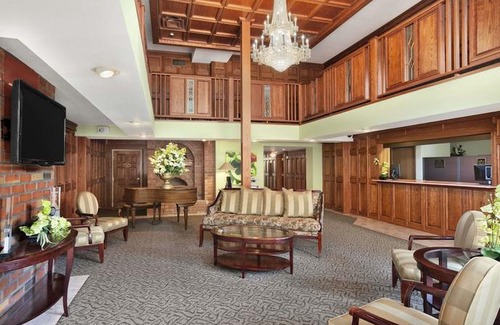 Saginaw Hotel | Ramada by Wyndham Saginaw Hotel & Suites