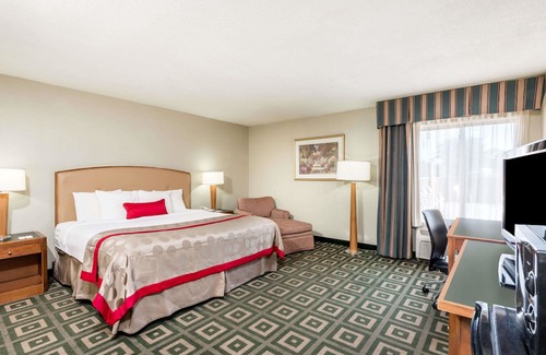 Xenia Hotel | Ramada by Wyndham Xenia