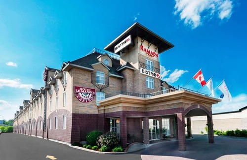District Saint - Raymond - Vanier Hotel | Ramada Plaza by Wyndham Gatineau/Manoir du Casino