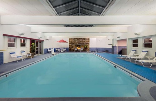 Nasons Corner Hotel | Ramada Plaza by Wyndham Portland
