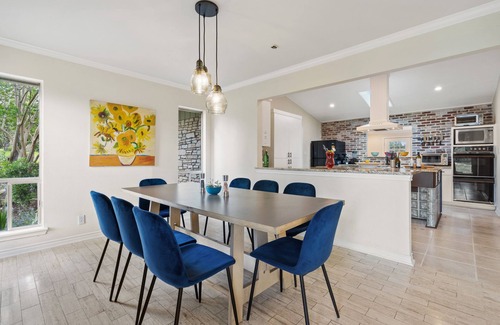 West Oak Hill House | Ranch-like 3 BRDM Home with Backyard Pool & Sauna