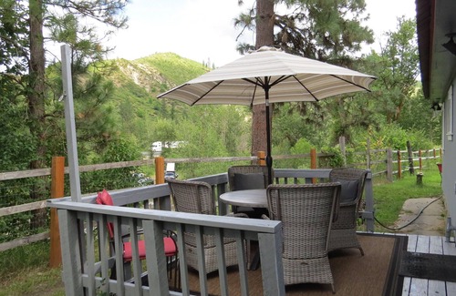 Peshastin Cottage | Ranchito with horses & privately owned river beach access 5 miles away.