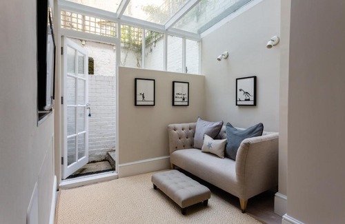 Churchill Apartment | Ranelagh Grove by onefinestay