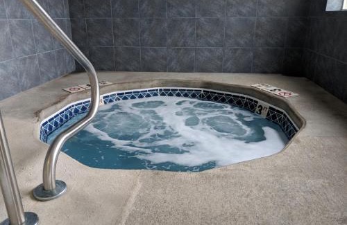 Rangeley Hotel | Rangeley Saddleback Inn