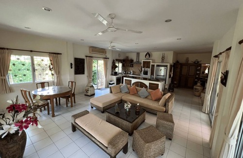 Rawai Villa | RARE ! 3 bed, pool-jacuzzi, 1600m2, tropical garden, quiet. -15% from Oct 14 to 24