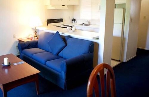 East End Apartment | Rare Find! Awesome Unit, Free Parking, Pool, Near Alameda Ferry Terminal!
