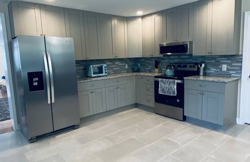 Charlotte House | Rare find! Home w/a deck, mins 2 Uptown