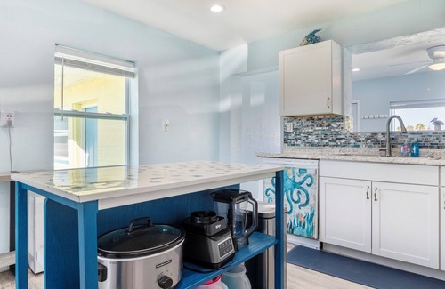 Schulte Park House | Rare Find, Inlaw suite, Oceanviews, Outside Dining, and Walk to Beach!