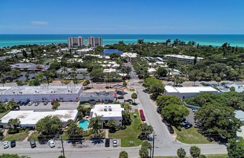 Siesta Key Village Apartment | Rare Gem In Siesta Key Village