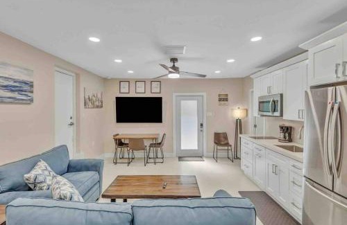 Fort Lauderdale Villa | Rare Hidden Getaway Heated Pool 1.5 acres! Sleeps 16